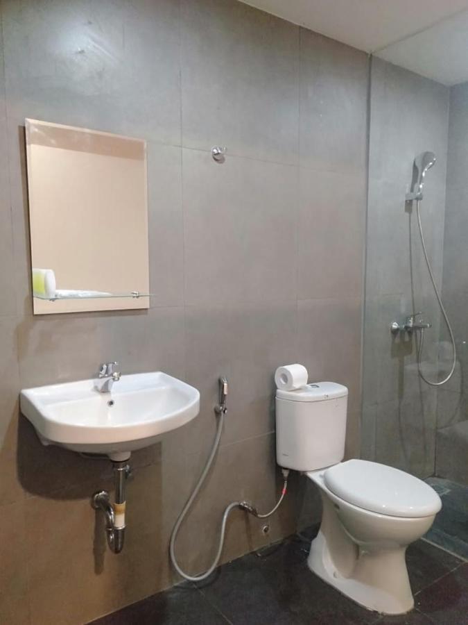 Marina Airport Hotel 2*